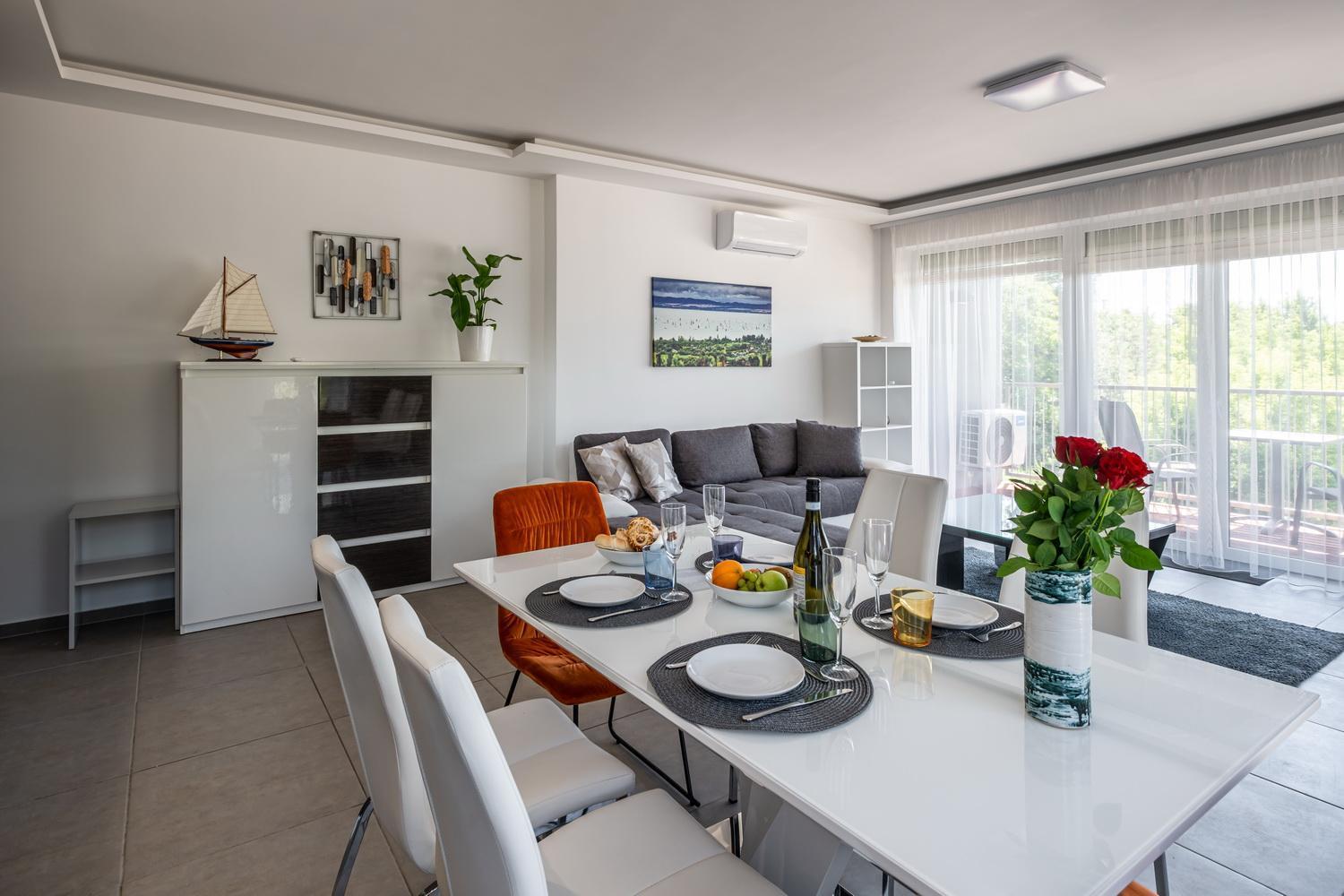 Ideal Max 6 Person Brand New Apartment